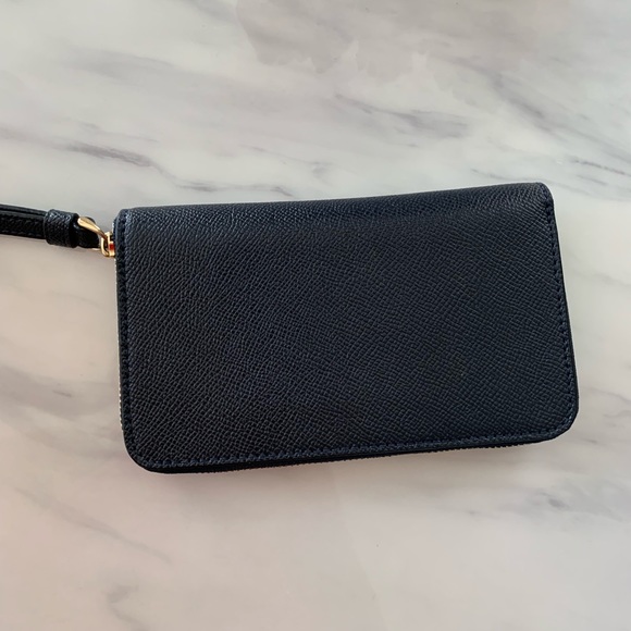 Coach - Picture 4 of 5